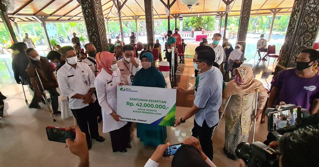 Penyerahan Santunan Kematian Kepada Juru Parkir