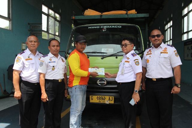 Mudahkan Layanan Uji KIR, DINHUB Brebes Keluarkan Smart Card